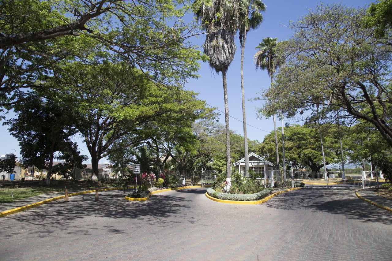 The Oasis I, Portmore Country Club Luaran gambar