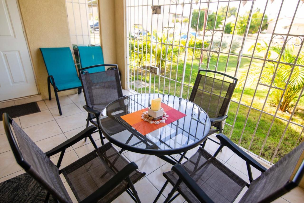 The Oasis I, Portmore Country Club Luaran gambar